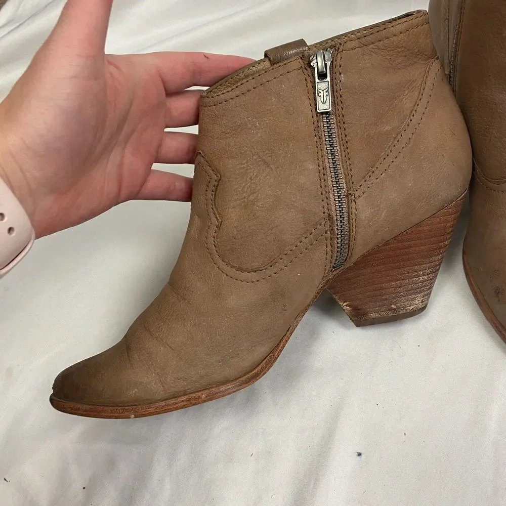 Frye Women's Reina Sand Leather Western Ankle Zip Bootie 3479258 Size 8.5 - Picture 3 of 10